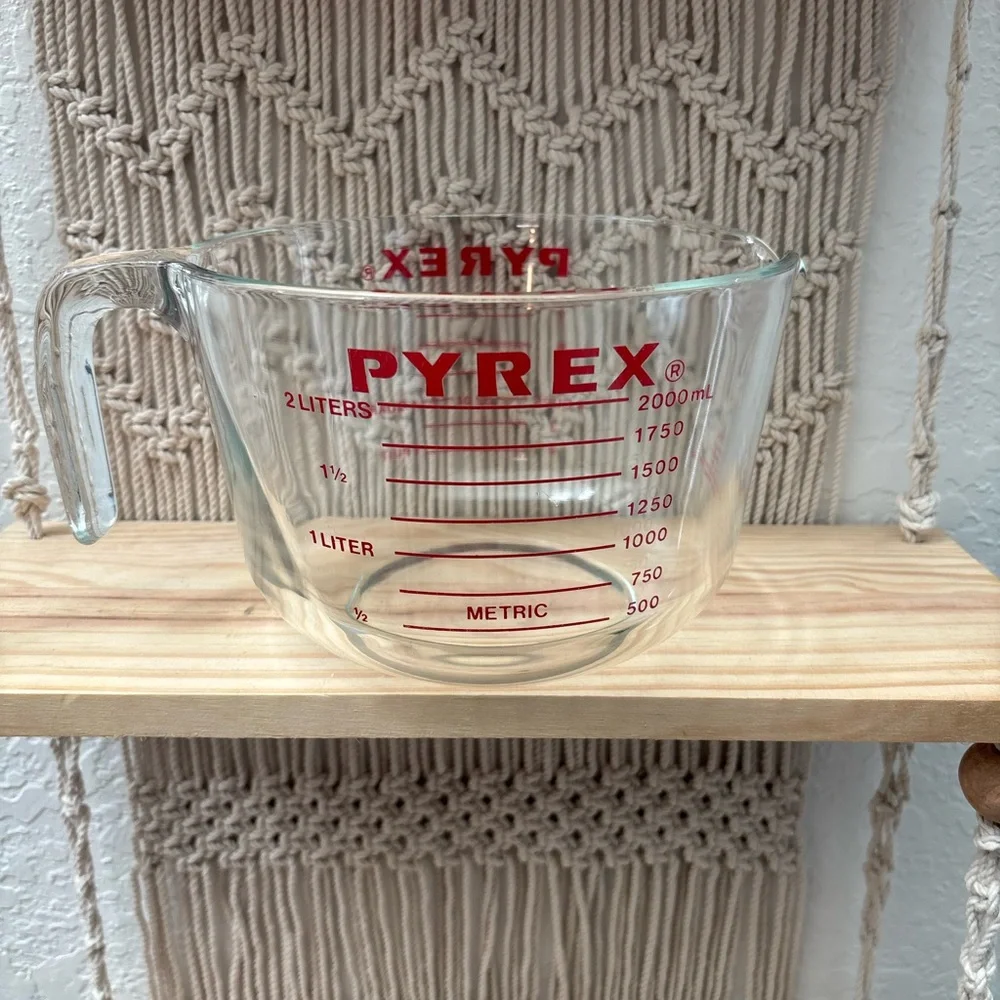 Pyrex Clear Glass Measuring Bowl with Red Markings - Picture 2 of 2
